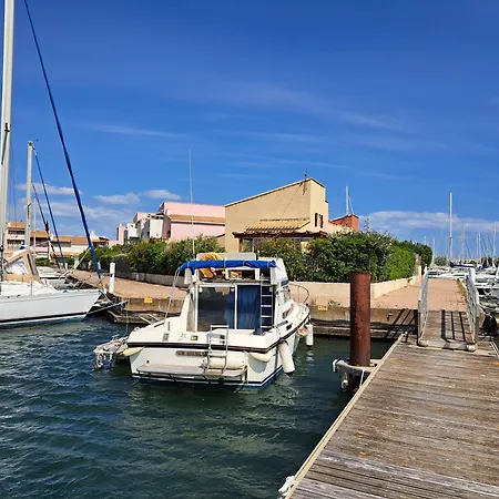 Sur L'ile Des Marinas Avec Piscine, Parking Et Ponton Prive Agde