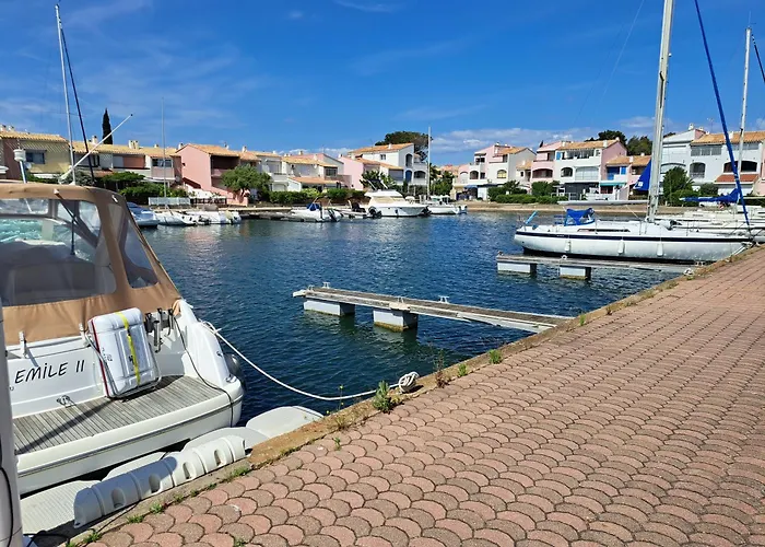 Sur L'ile Des Marinas Avec Piscine, Parking Et Ponton Prive 아그