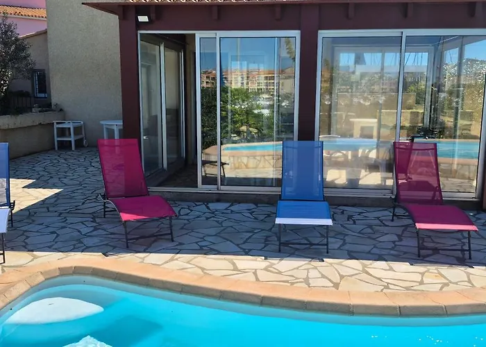 빌라 Sur L'ile Des Marinas Avec Piscine, Parking Et Ponton Prive 아그