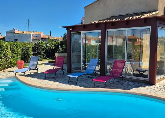 Sur L'ile Des Marinas Avec Piscine, Parking Et Ponton Prive 빌라 아그