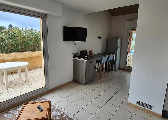 Sur L'ile Des Marinas Avec Piscine, Parking Et Ponton Prive 빌라 아그