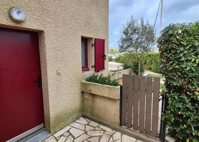 Sur L'ile Des Marinas Avec Piscine, Parking Et Ponton Prive