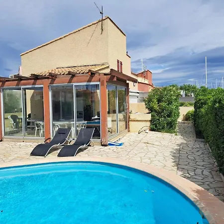 Sur L'ile Des Marinas Avec Piscine, Parking Et Ponton Prive * Agde