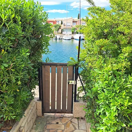 Sur L'ile Des Marinas Avec Piscine, Parking Et Ponton Prive * Agde