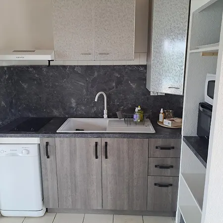 Sur L'ile Des Marinas Avec Piscine, Parking Et Ponton Prive Willa