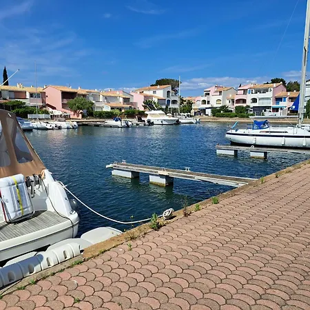 Sur L'ile Des Marinas Avec Piscine, Parking Et Ponton Prive Agde