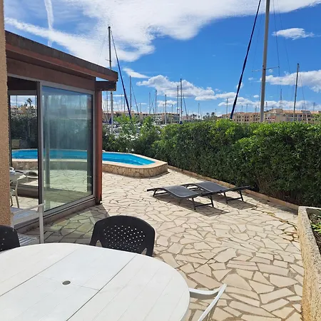 Sur L'ile Des Marinas Avec Piscine, Parking Et Ponton Prive Willa Agde