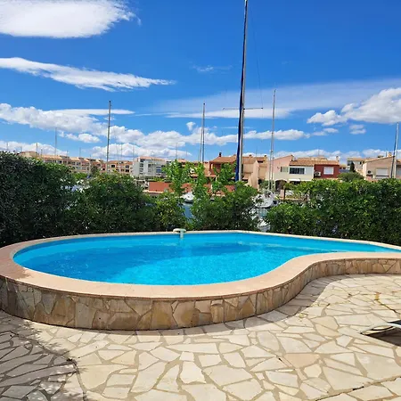 Sur L'ile Des Marinas Avec Piscine, Parking Et Ponton Prive * Agde