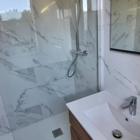 Sur L'ile Des Marinas Avec Piscine, Parking Et Ponton Prive *