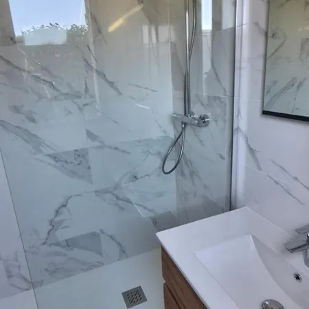 וילה Sur L'ile Des Marinas Avec Piscine, Parking Et Ponton Prive אגדה