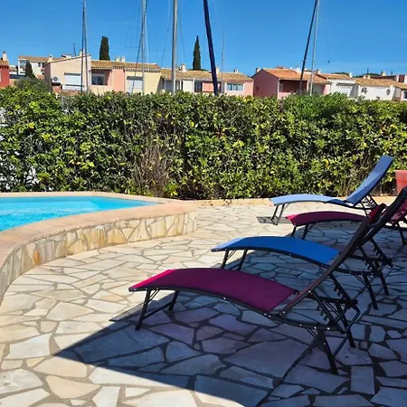 Sur L'ile Des Marinas Avec Piscine, Parking Et Ponton Prive וילה