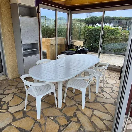 Sur L'ile Des Marinas Avec Piscine, Parking Et Ponton Prive