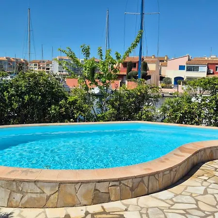 Sur L'ile Des Marinas Avec Piscine, Parking Et Ponton Prive אגדה