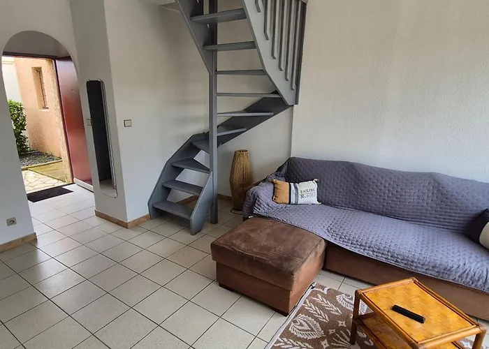 Sur L'ile Des Marinas Avec Piscine, Parking Et Ponton Prive