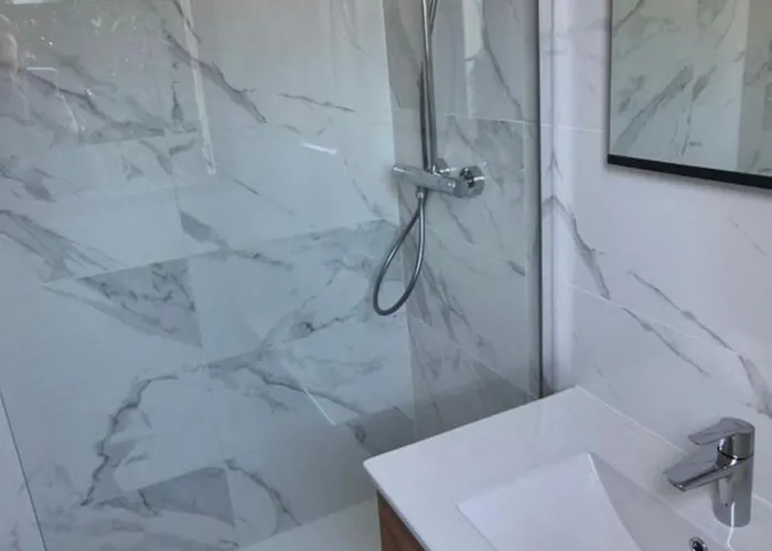 Sur L'ile Des Marinas Avec Piscine, Parking Et Ponton Prive *