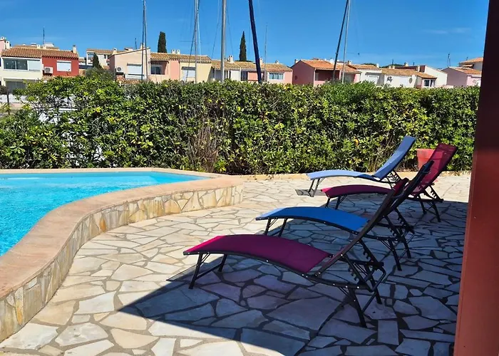 Sur L'ile Des Marinas Avec Piscine, Parking Et Ponton Prive ヴィラ