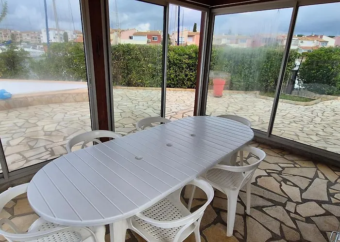 ヴィラ Sur L'ile Des Marinas Avec Piscine, Parking Et Ponton Prive