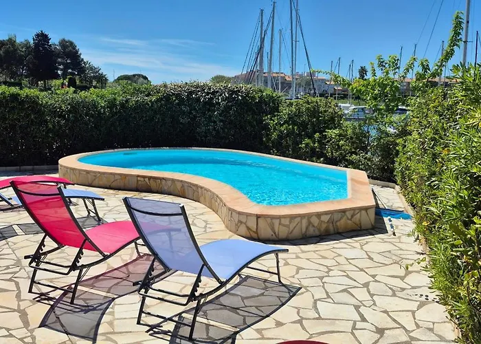 Sur L'ile Des Marinas Avec Piscine, Parking Et Ponton Prive