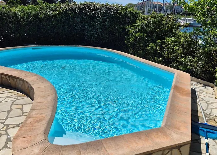 Sur L'ile Des Marinas Avec Piscine, Parking Et Ponton Prive ヴィラ *